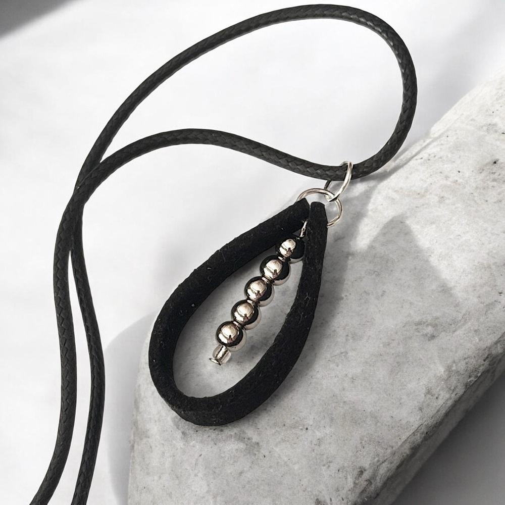 5 For $25💫Alternative Black Teardrop Pendant
